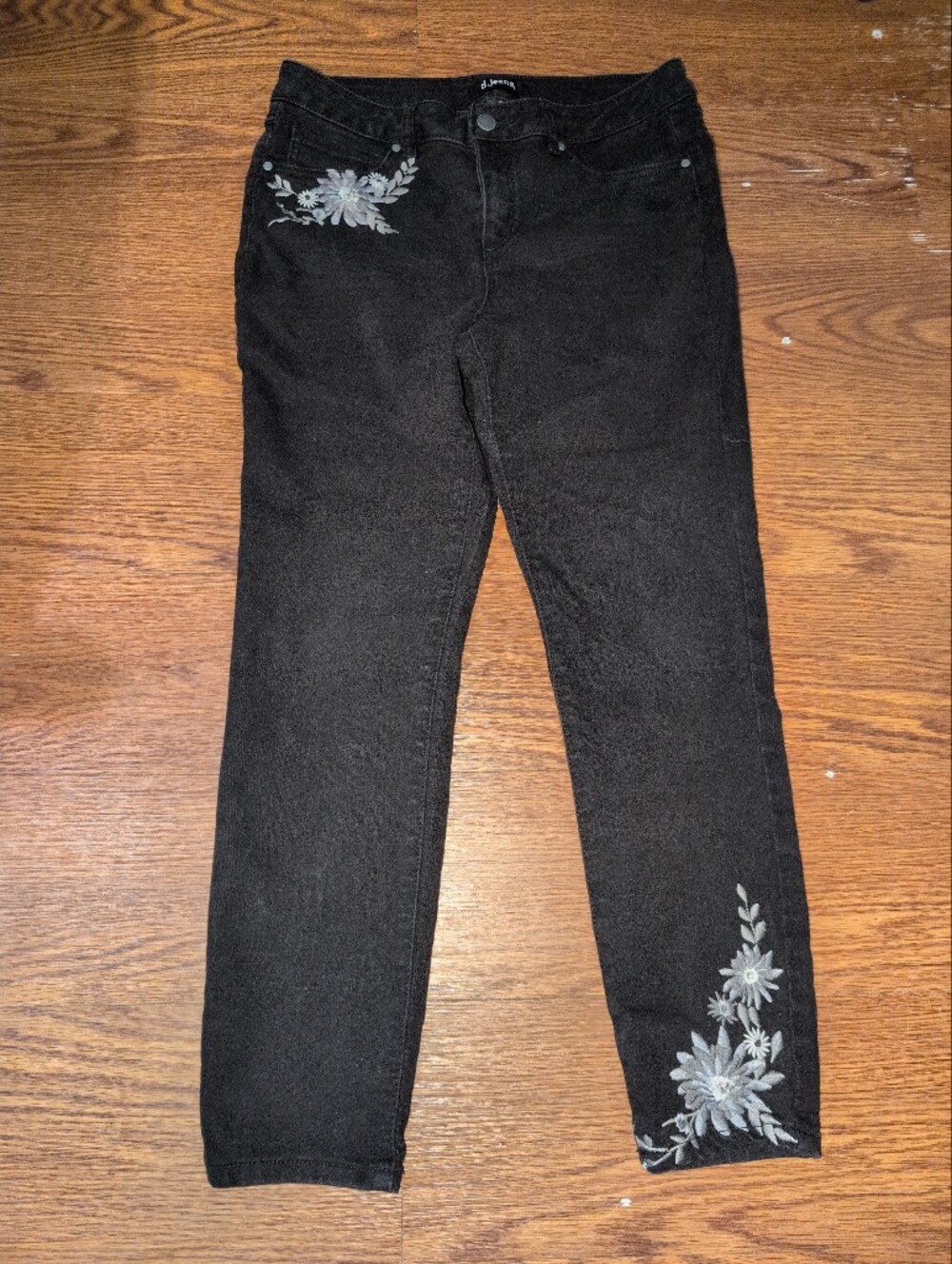 D Jeans Woman's Size 8 Cropped Pants